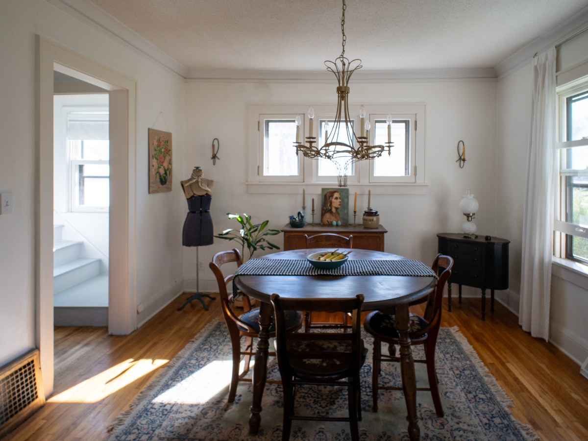 An Unpretentious Old Home Curated Like a Museum, but with Dog Hair and&nbsp;Dust