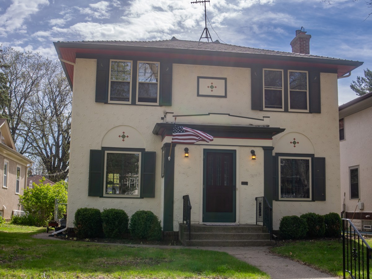 Interior Design Trends Come and Go, But Homeowners Robbie and John Prove that a Well-Maintained Home can Last a&nbsp;Lifetime